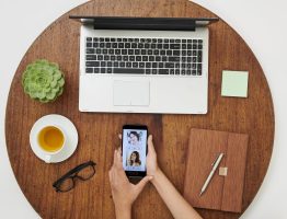 Tinder czy Badoo – Co wybrać? Opinie